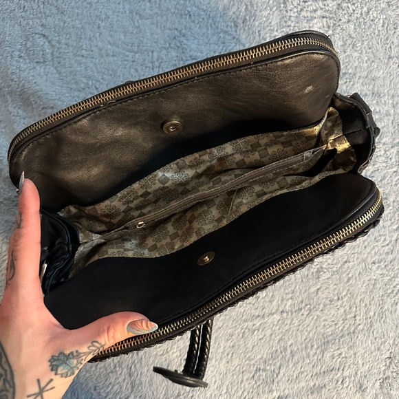 Black Purse - Picture 5 of 16